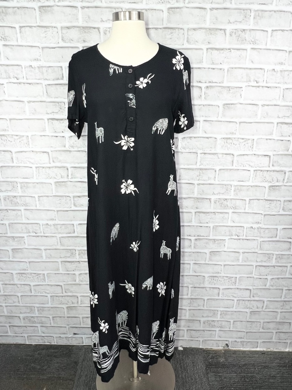 👗|•MACKSON•| Pretty Safari Dress Size Small